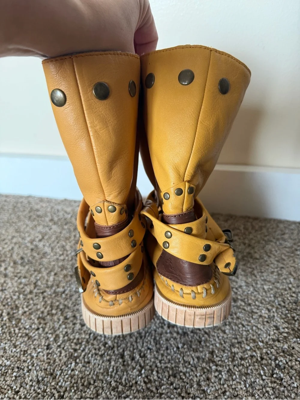 DINGO Women’s Leather Pull-On Malibu Boots